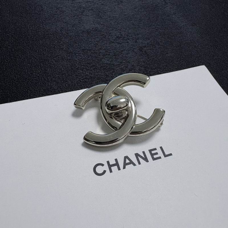 Chanel Brooch 12yxx279 (1)