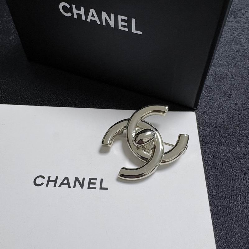 Chanel Brooch 12yxx279 (2)