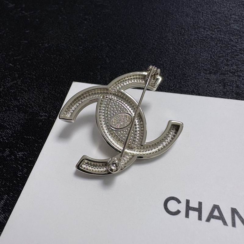 Chanel Brooch 12yxx279 (3)