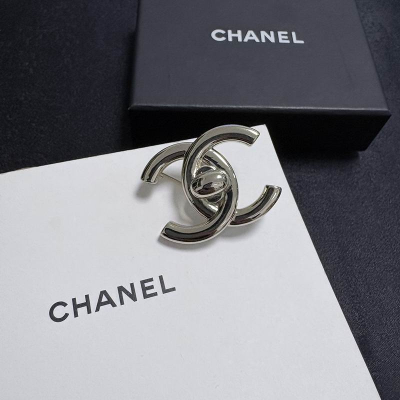 Chanel Brooch 12yxx279 (4)