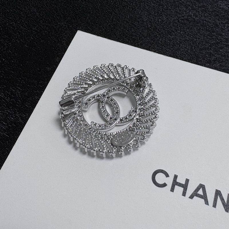 Chanel Brooch 12yxx280 (2)