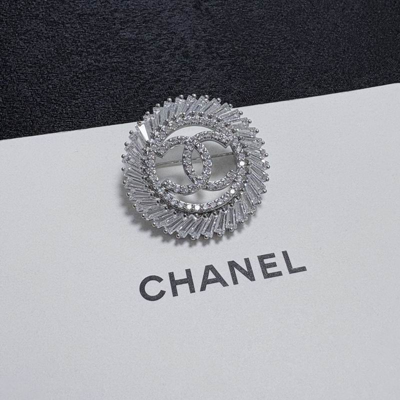 Chanel Brooch 12yxx280 (4)