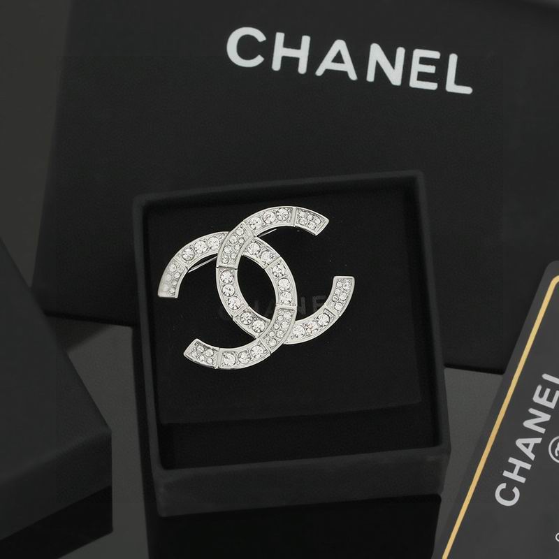 Chanel Brooch 12yxx281 (3)