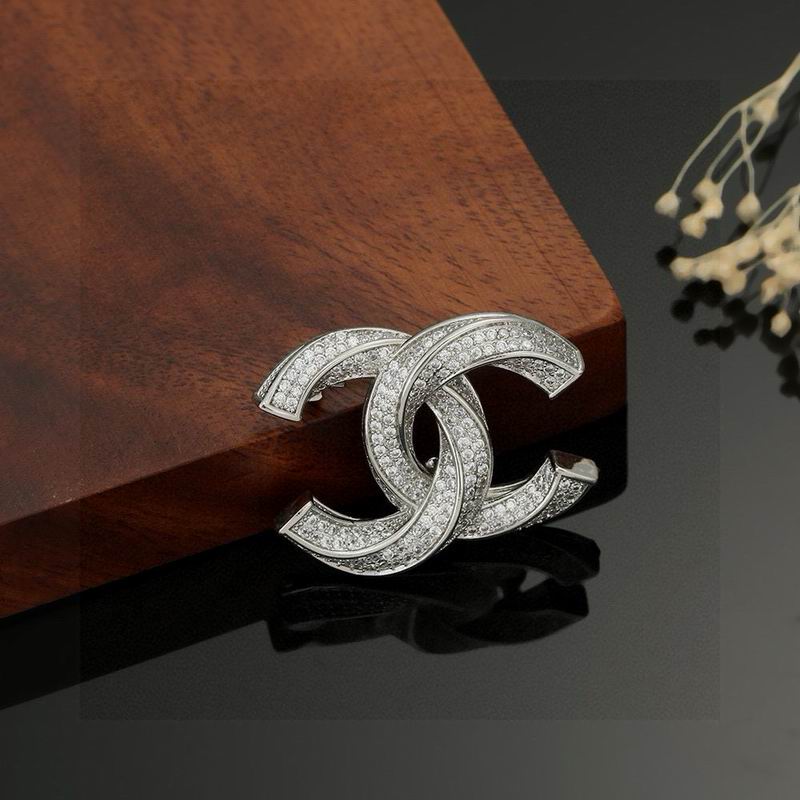 Chanel Brooch 12yxx282 (3)