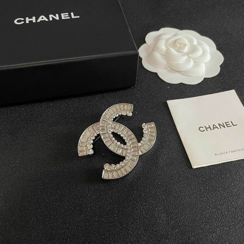 Chanel Brooch 12yxx285 (2)