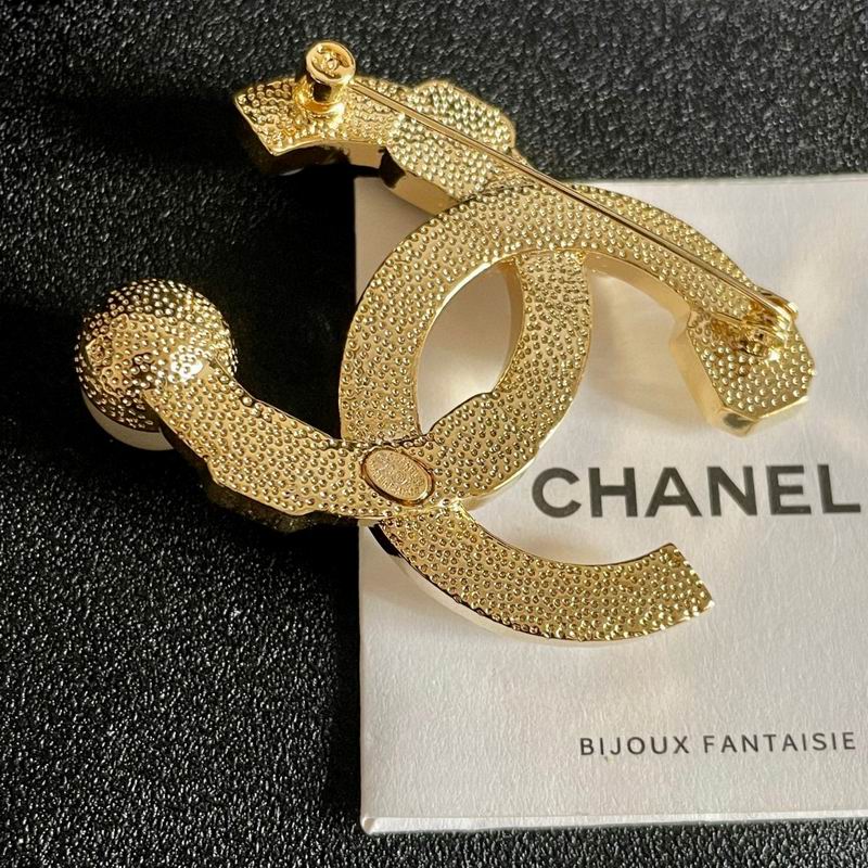 Chanel Brooch 12yxx286 (3)