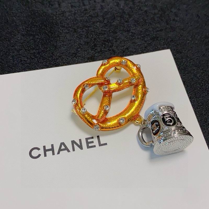 Chanel Brooch 12yxx290 (1)