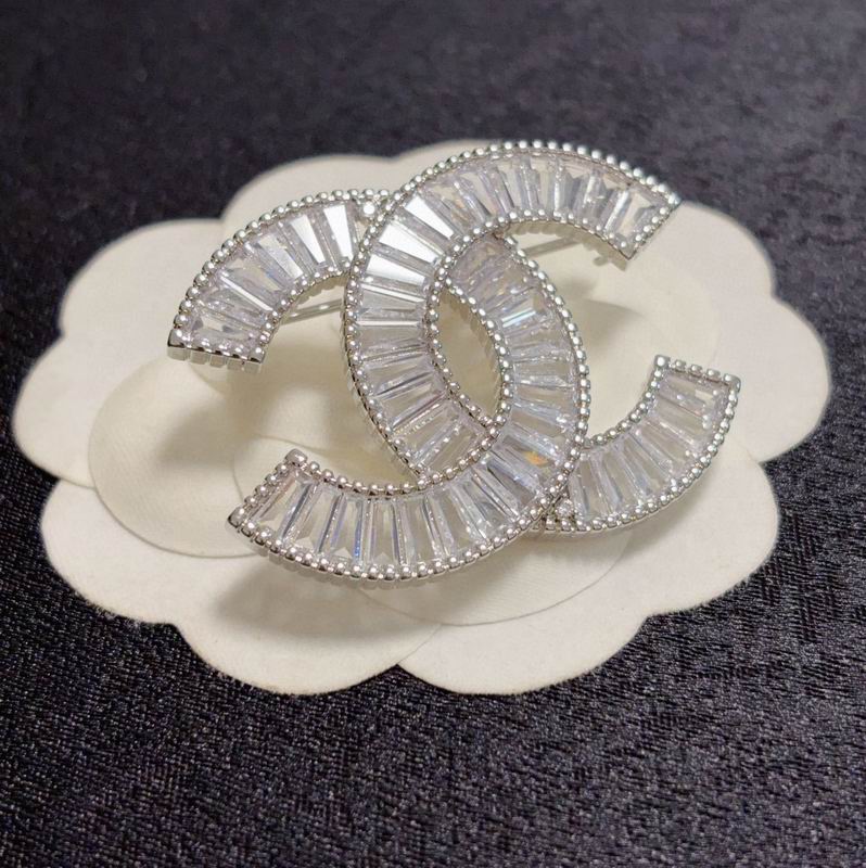 Chanel Brooch 12yxx292 (1)