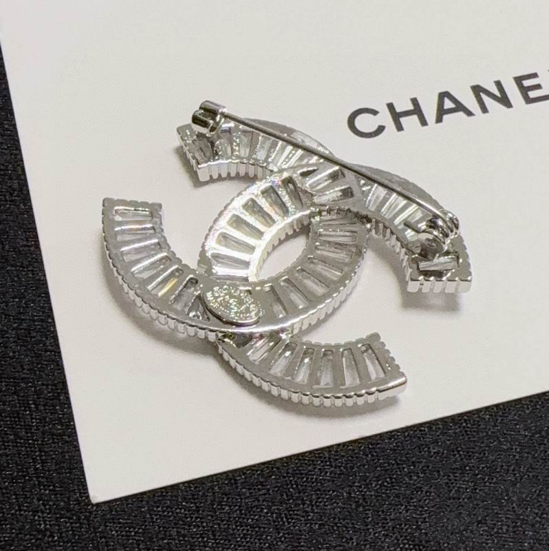 Chanel Brooch 12yxx292 (2)