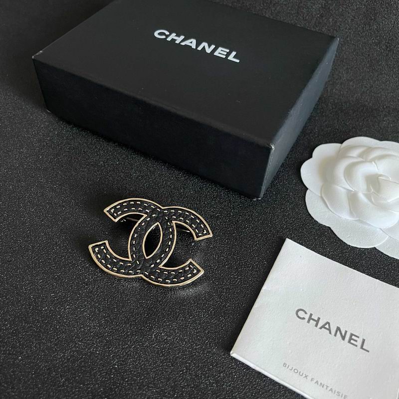 Chanel Brooch 12yxx297 (1)