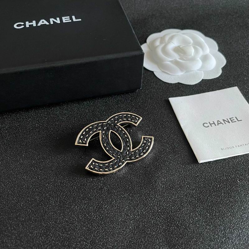 Chanel Brooch 12yxx297 (2)