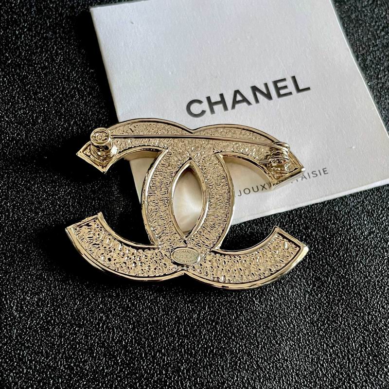 Chanel Brooch 12yxx297 (3)
