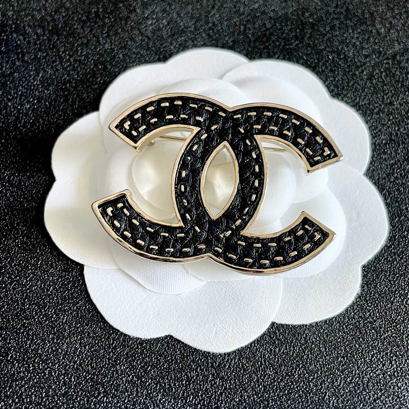 Chanel Brooch 12yxx297 (4)