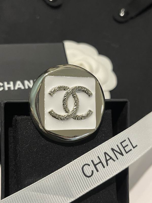 Chanel Brooch 12yxx298 (2)