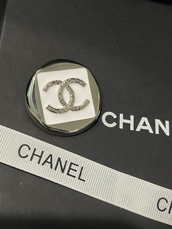 Chanel Brooch 12yxx298 (3)