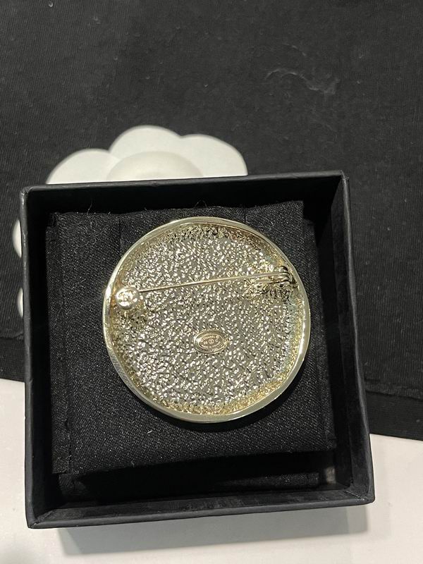 Chanel Brooch 12yxx298 (4)