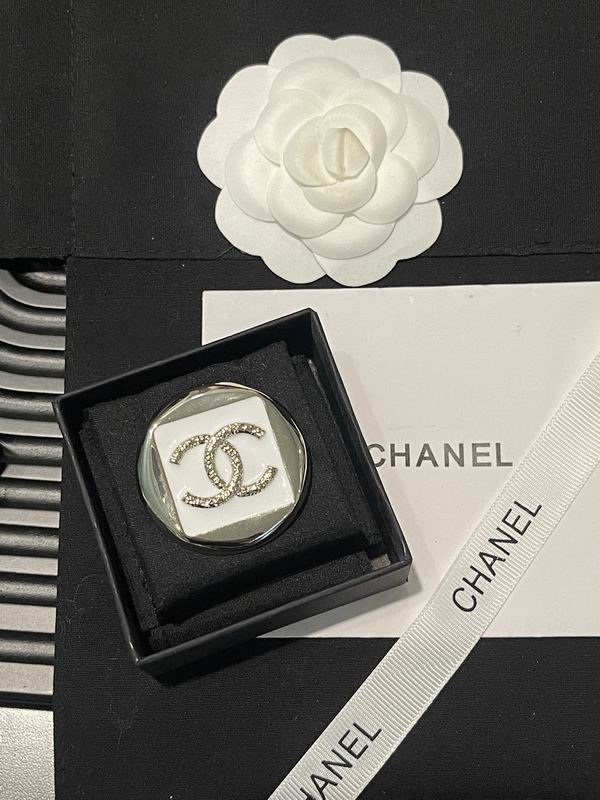 Chanel Brooch 12yxx298 (5)