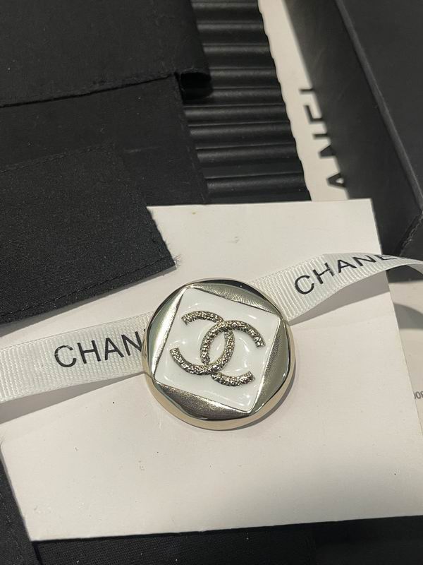 Chanel Brooch 12yxx298 (6)