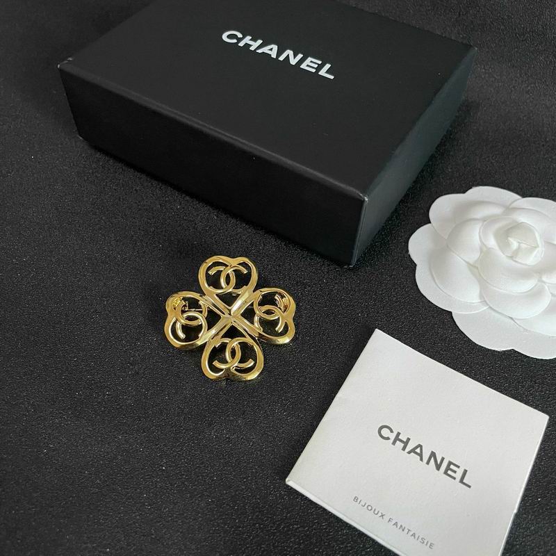 Chanel Brooch 12yxx299 (3)