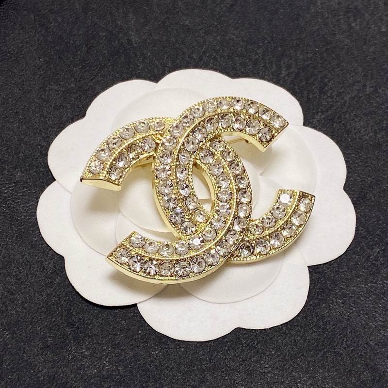 Chanel Brooch 12yxx300 (2)