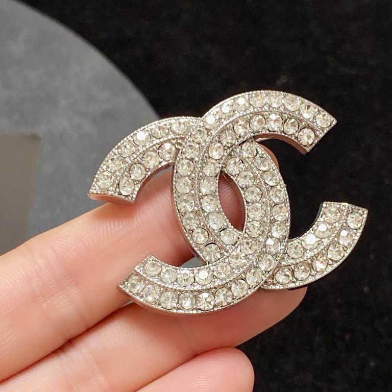 Chanel Brooch 12yxx300 (6)