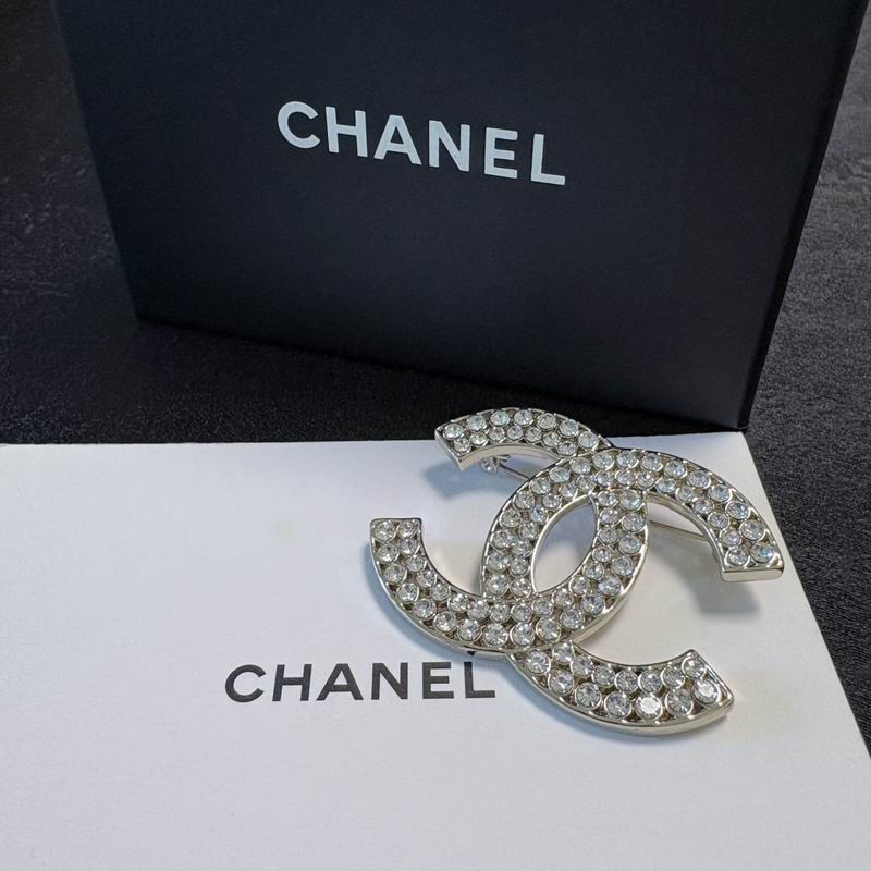 Chanel Brooch 12yxx301 (1)