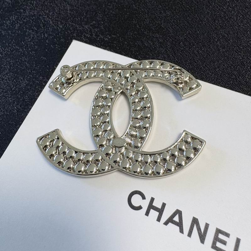 Chanel Brooch 12yxx301 (3)