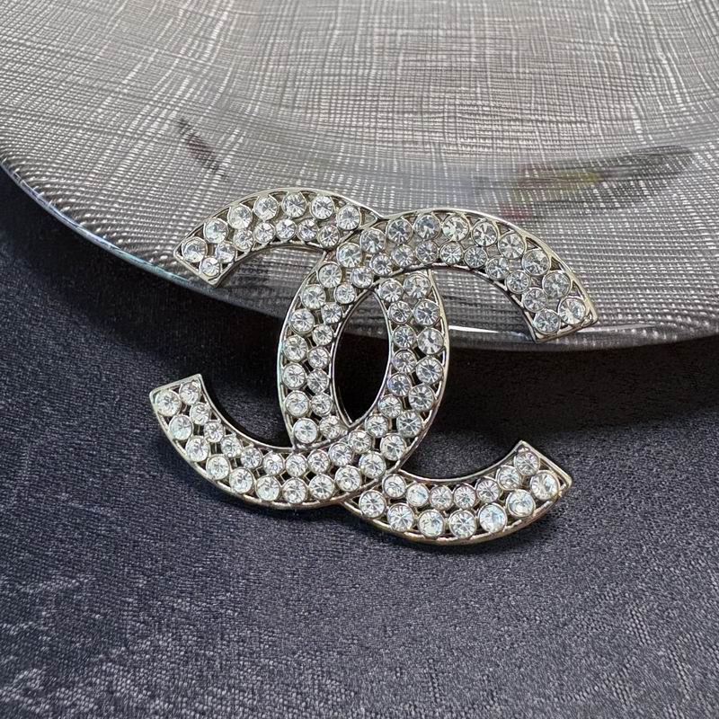 Chanel Brooch 12yxx301 (4)