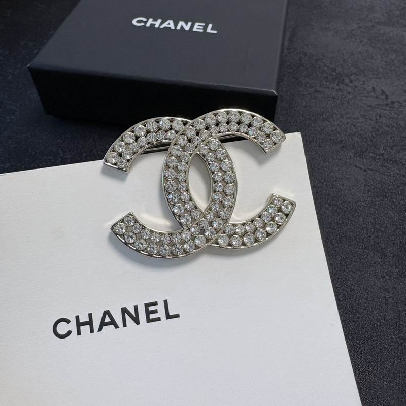 Chanel Brooch 12yxx301 (5)