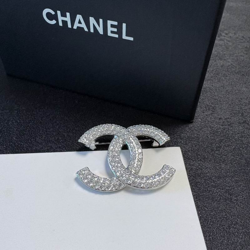 Chanel Brooch 12yxx302 (1)