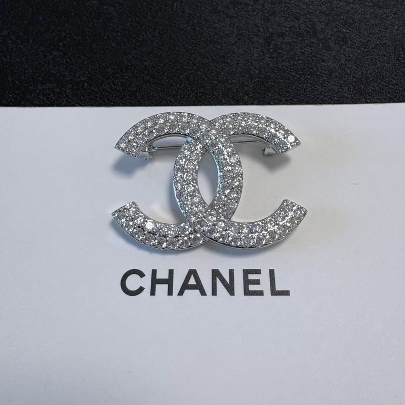 Chanel Brooch 12yxx302 (2)