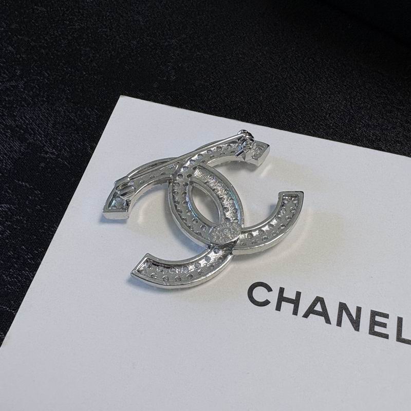 Chanel Brooch 12yxx302 (3)