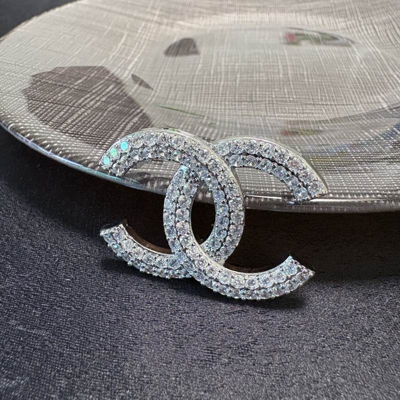 Chanel Brooch 12yxx302 (4)