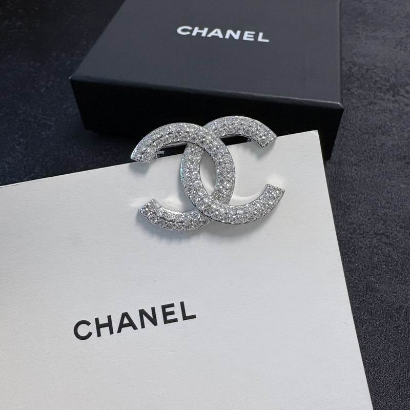 Chanel Brooch 12yxx302 (5)