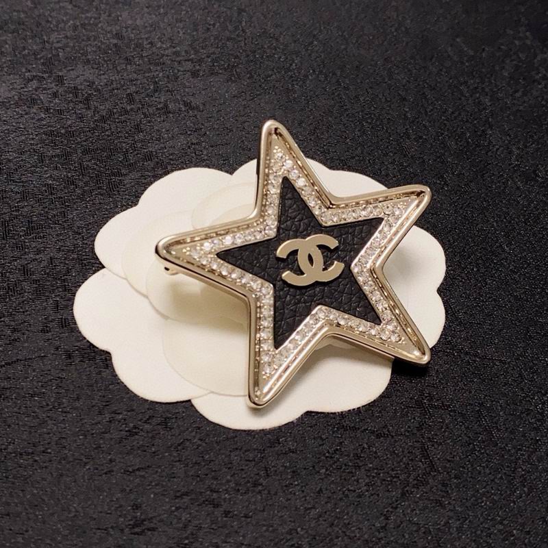 Chanel Brooch 12yxx303 (2)