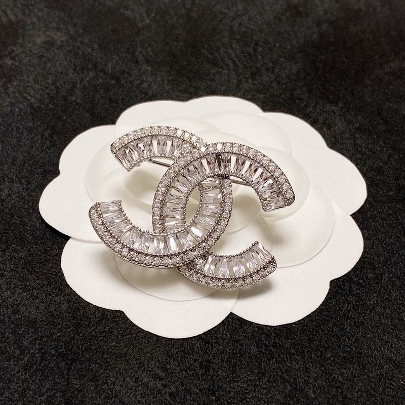 Chanel Brooch 12yxx304 (5)