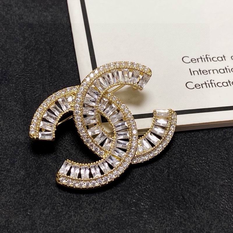 Chanel Brooch 12yxx304 (8)