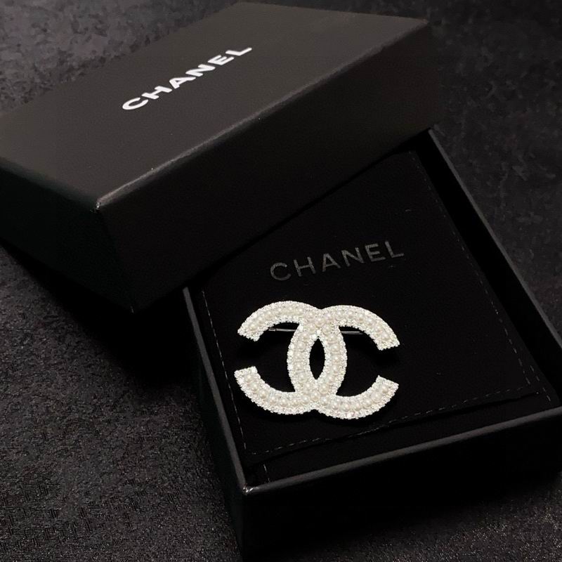 Chanel Brooch 12yxx306 (4)