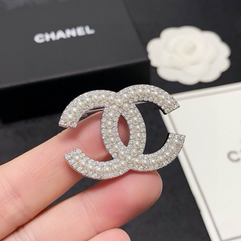 Chanel Brooch 12yxx306 (6)