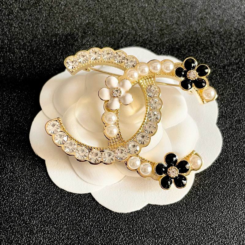Chanel Brooch 12yxx307 (4)