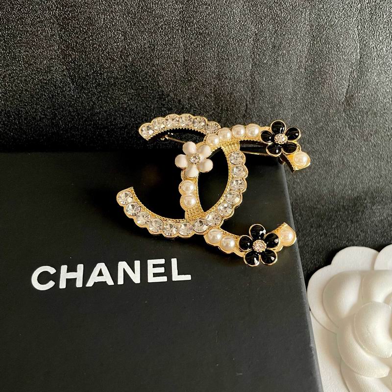 Chanel Brooch 12yxx307 (5)