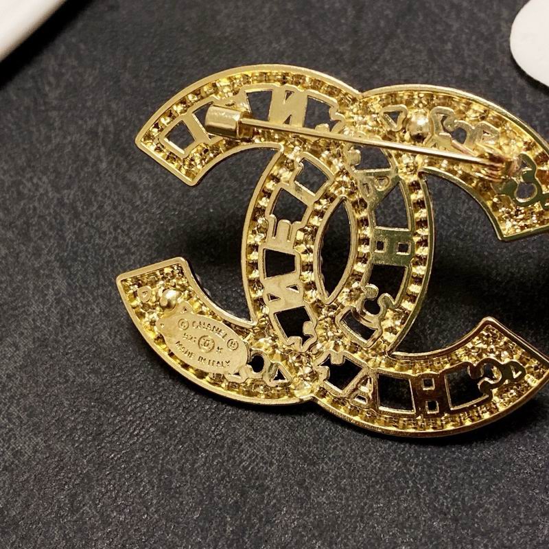 Chanel Brooch 12yxx310 (3)