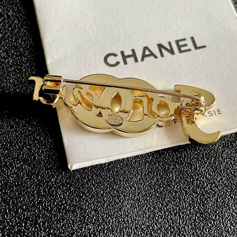 Chanel Brooch 12yxx311 (3)