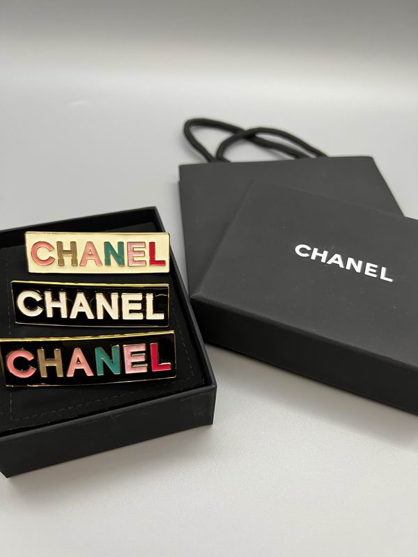 Chanel Brooch 12yxx312 (1)