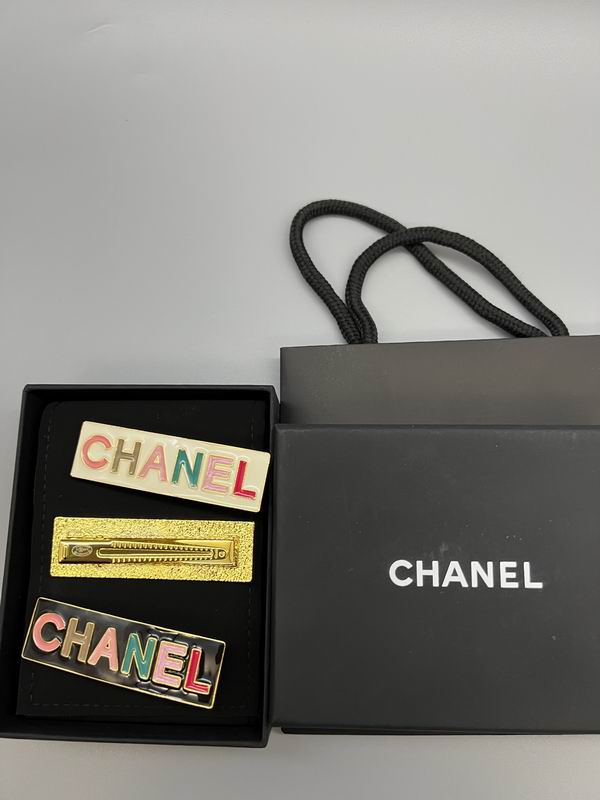 Chanel Brooch 12yxx312 (2)