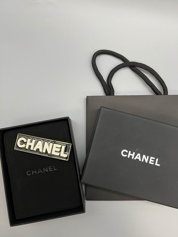 Chanel Brooch 12yxx312 (3)