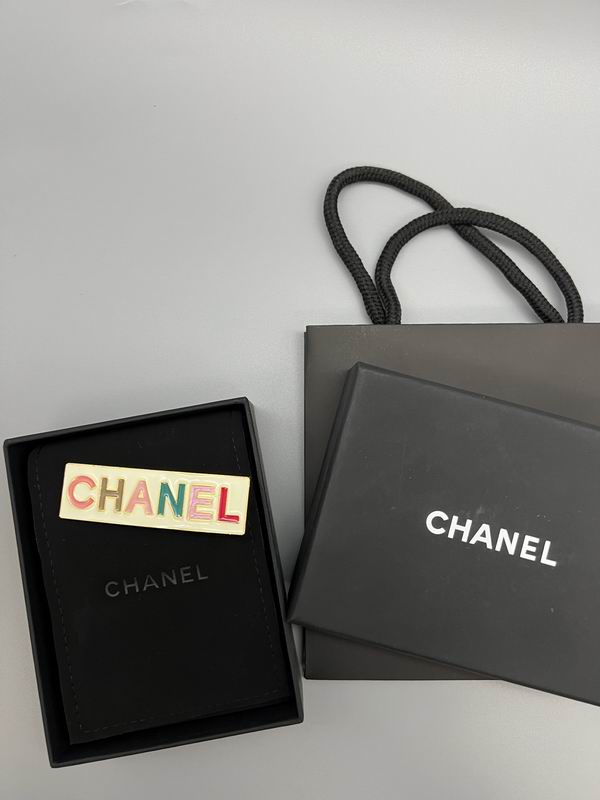 Chanel Brooch 12yxx312 (4)