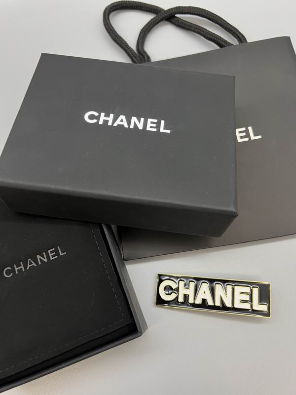 Chanel Brooch 12yxx312 (6)