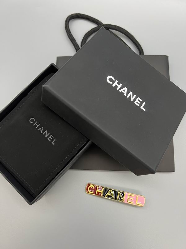 Chanel Brooch 12yxx313 (5)