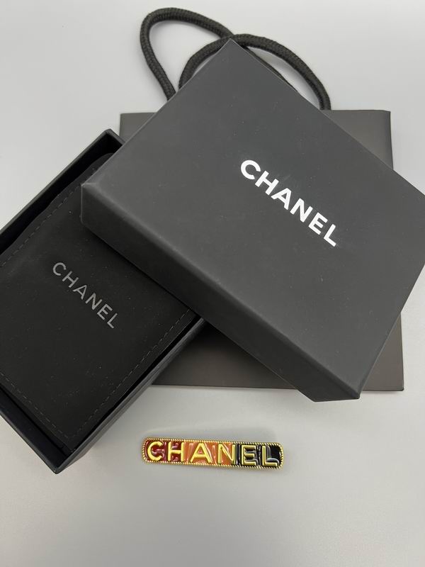 Chanel Brooch 12yxx313 (6)